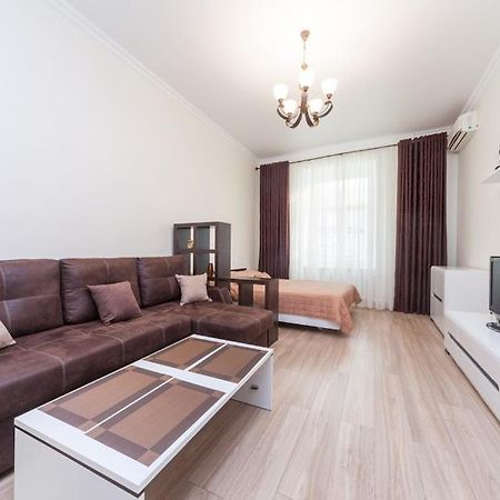 Center, Apartment On Deribasovskaya 10 오데사 외부 사진