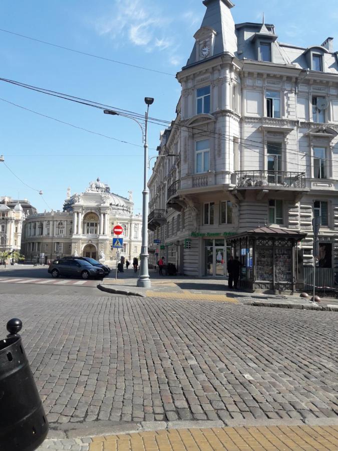 Center, Apartment On Deribasovskaya 10 오데사 외부 사진