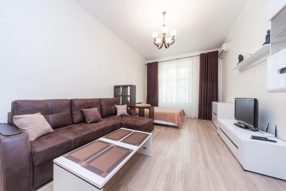 Center, Apartment On Deribasovskaya 10 오데사 외부 사진